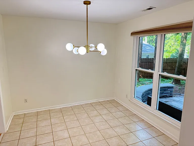 203 Aurora Ln — Photo 9