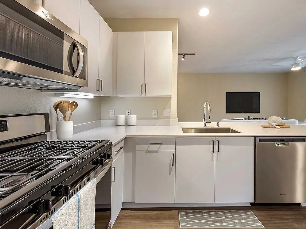 Avalon Camarillo — Photo 2
