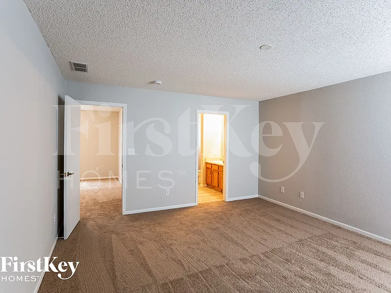 10320 Liverpool Way — Photo 7