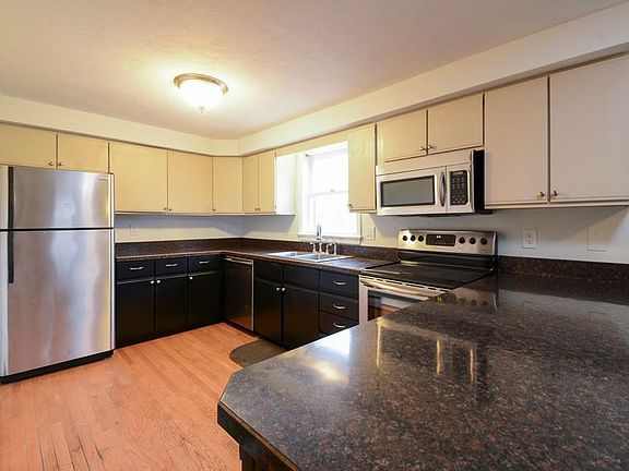 4th image of 258 Holly Dr