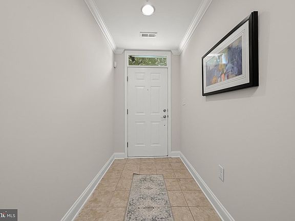 4th image of 25 Birckhead St