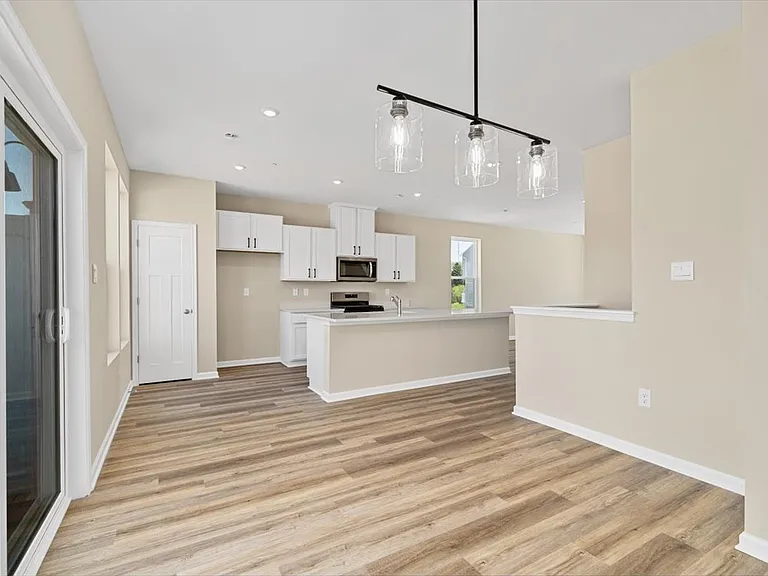 311 Alliance Dr — Photo 12