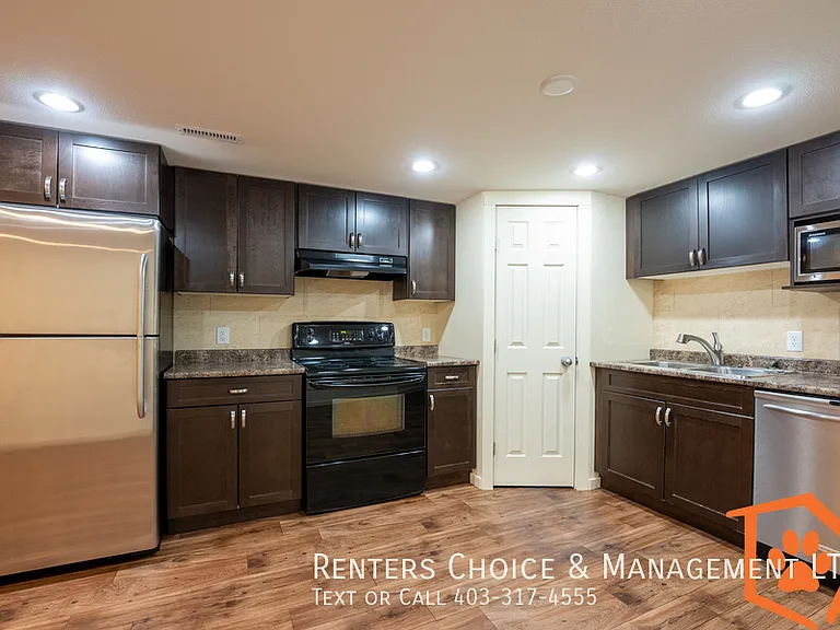 1013B Stafford Dr N — Photo 8