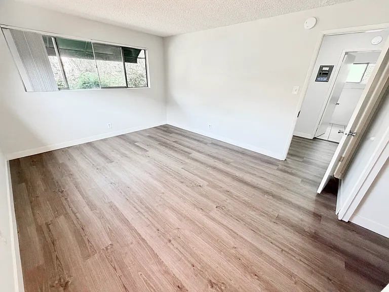 585 W Sierra Madre Blvd — Photo 38