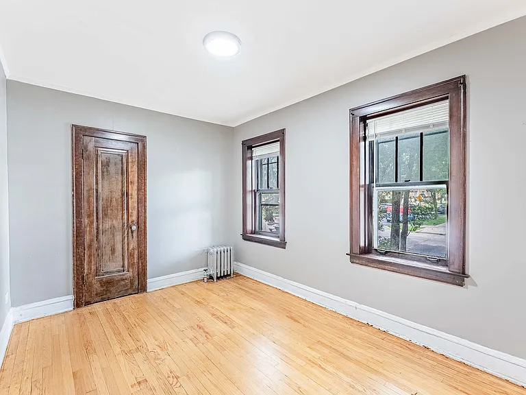 2557 N Lockwood Ave #1 — Photo 4