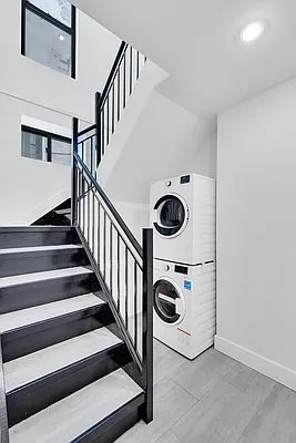 Rented by SERHANT. | media 5