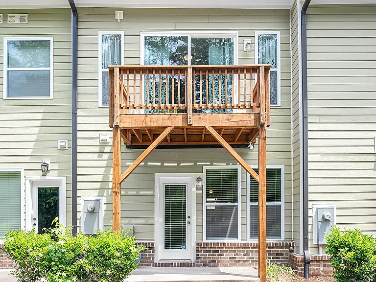 151 Manordale Dr — Photo 10