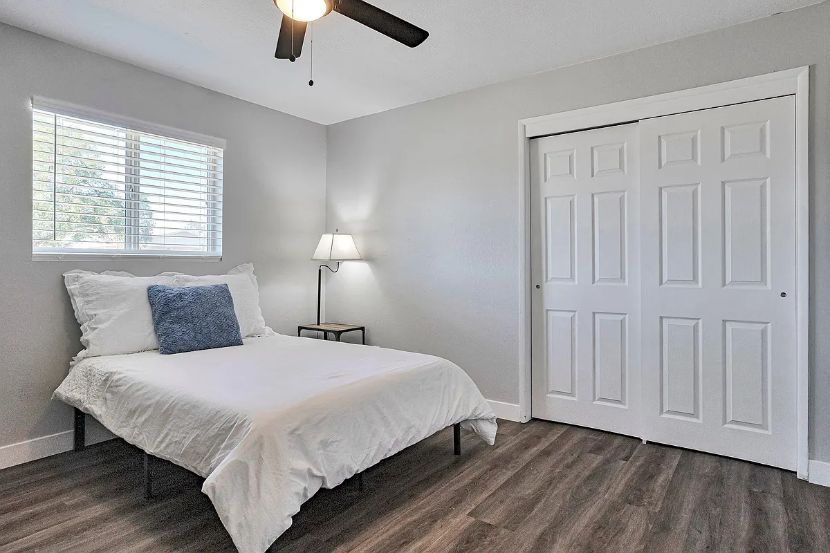 Room 4 - W Cactus Wren Dr