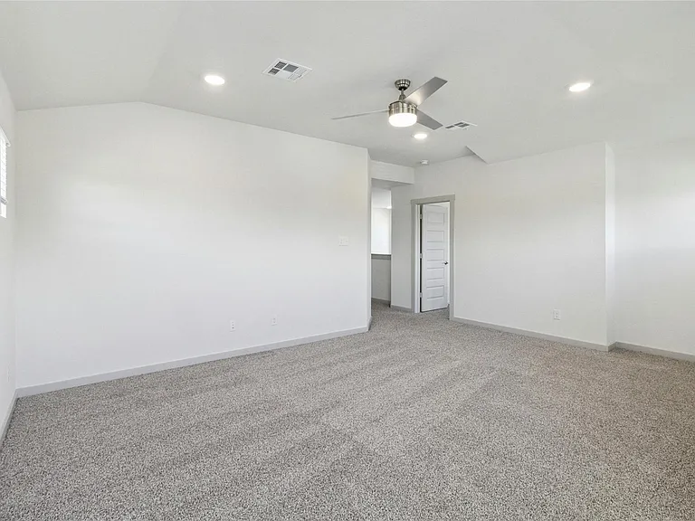320 Fairfax Ave — Photo 28