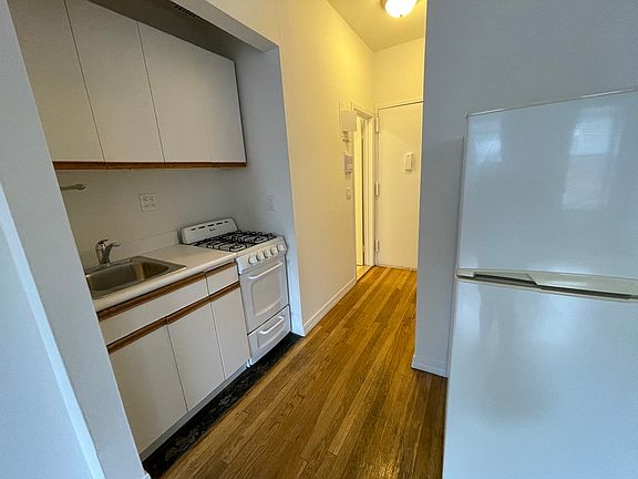 3rd image of 482 E 74th St APT 5A