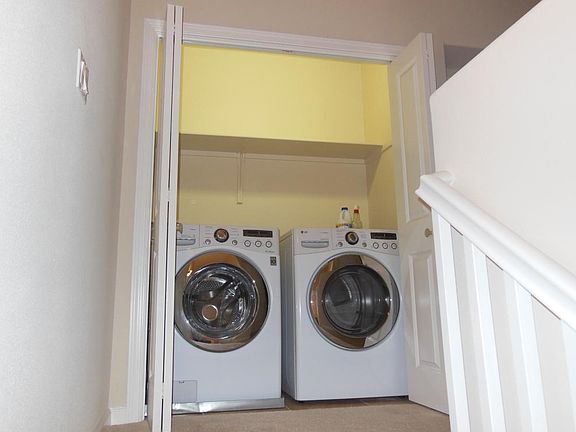 5th image of 3060 Aralia Ln