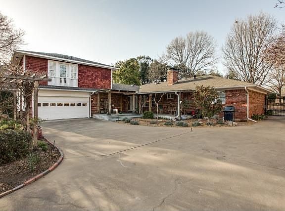 2nd image of 915 Northlake Dr
