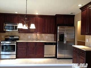 3rd image of 33 Hart St