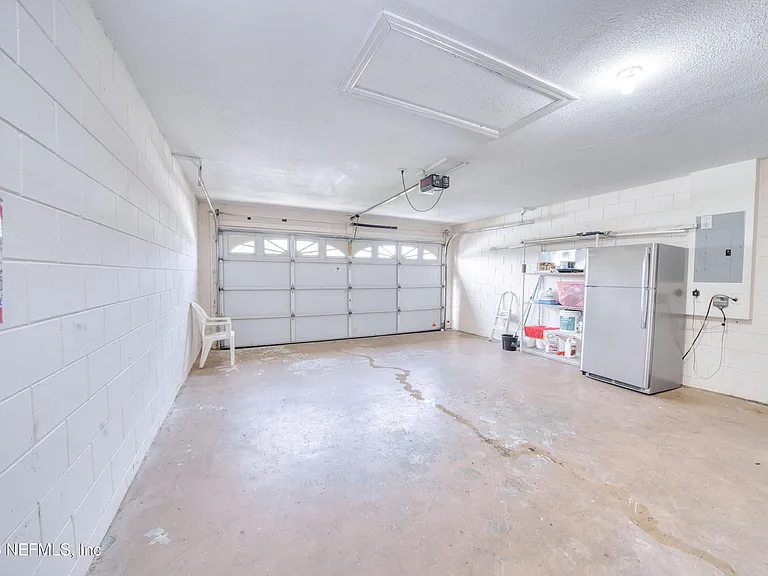 5628 Loma Vista Dr W — Photo 38