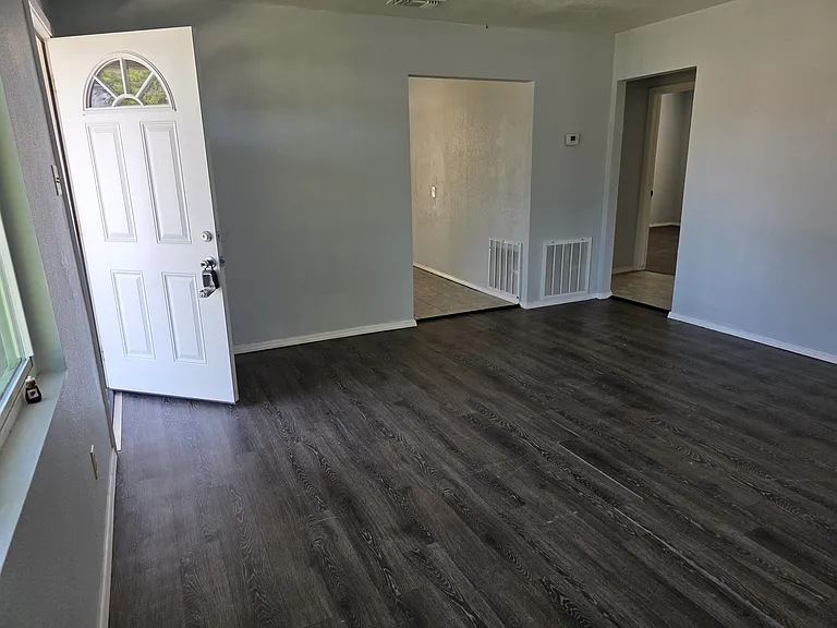 404 S Spruce Ave — Photo 2