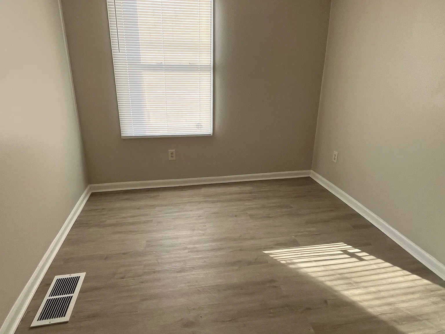 220 E Birch St — Photo 4