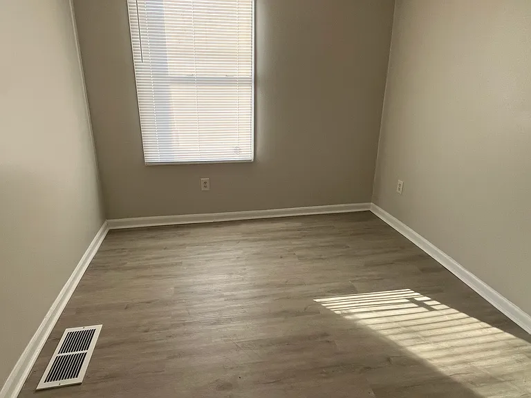 220 E Birch St — Photo 4