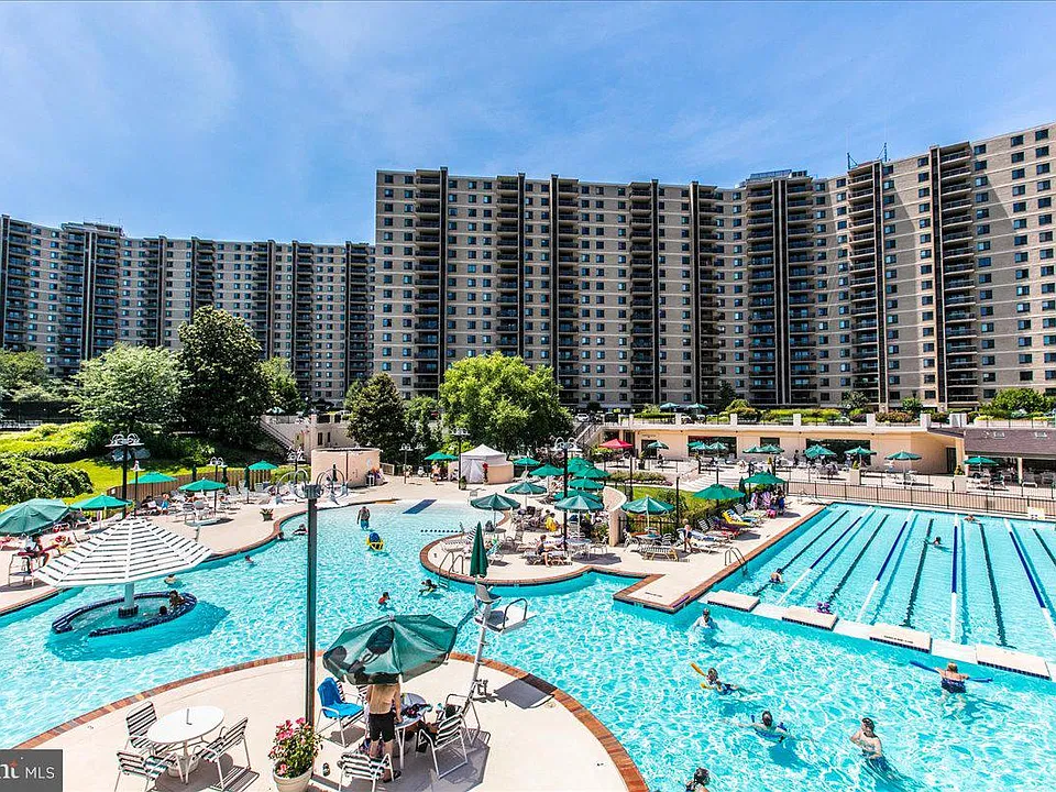 205 Yoakum Pkwy #1508