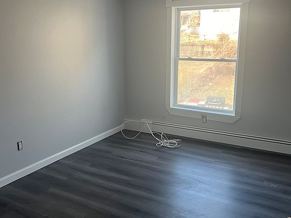 5th image of 87 Center St