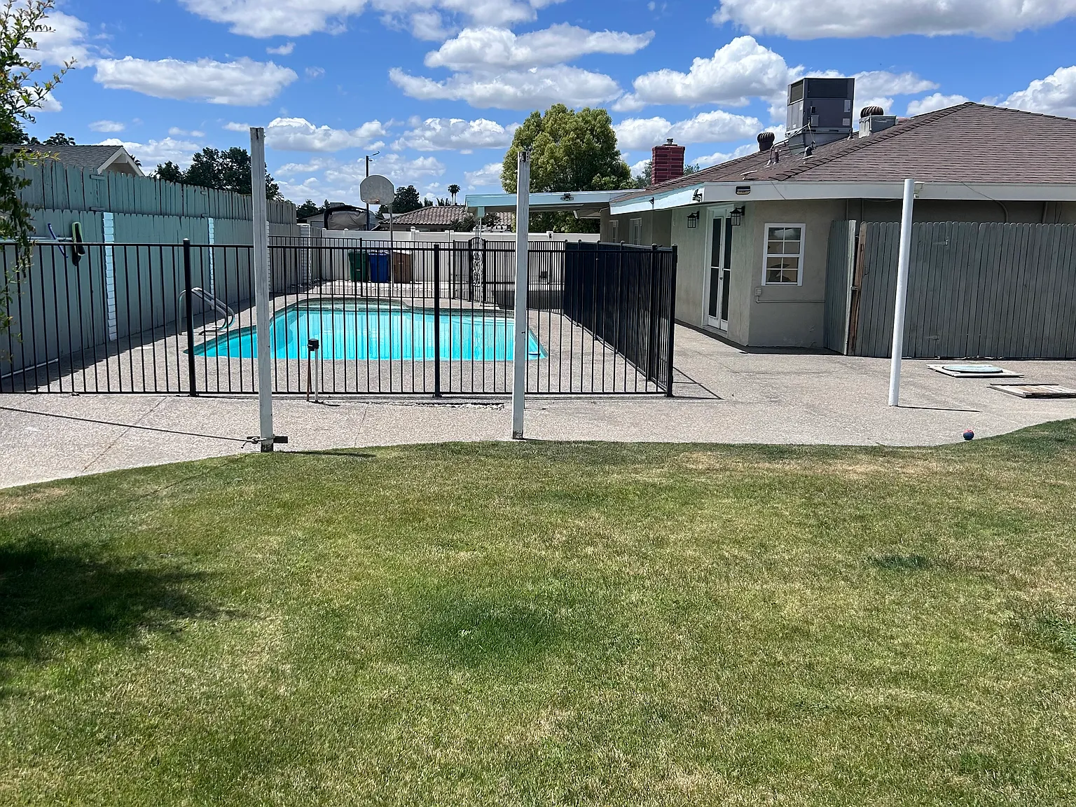 3 bed, 2766 sqft, $2,950 — Photo 3