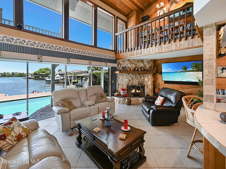 2230 Sykes Creek Dr — Photo 16