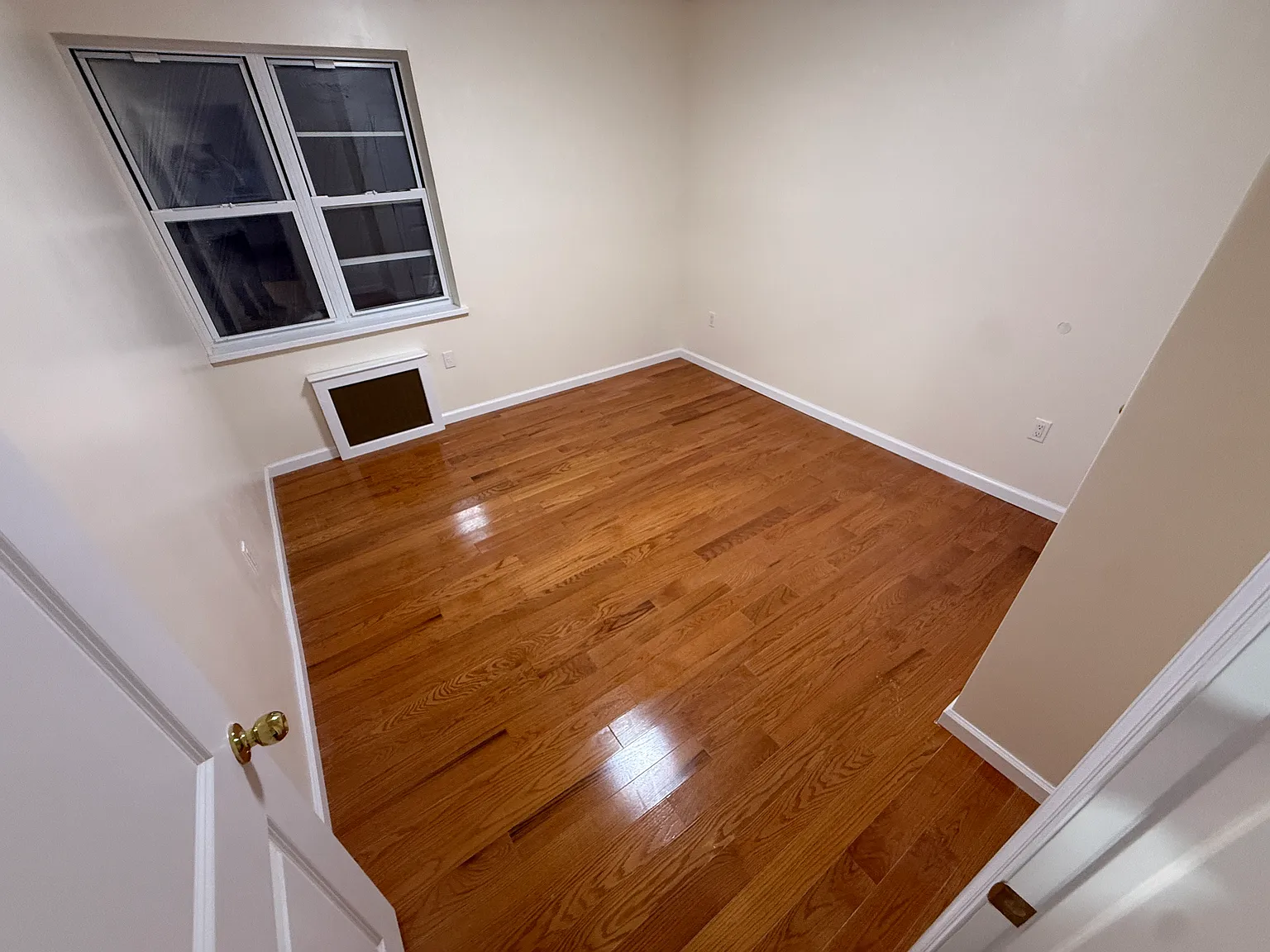3 bed, 1300 sqft, $3,050 — Photo 4
