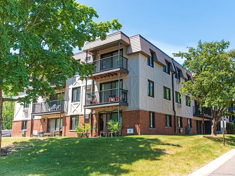 Oakdale Apartments — Photo 14