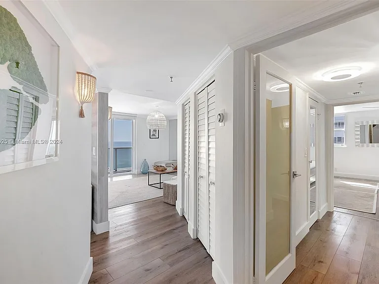 2401 Collins Ave #1902 — Photo 19
