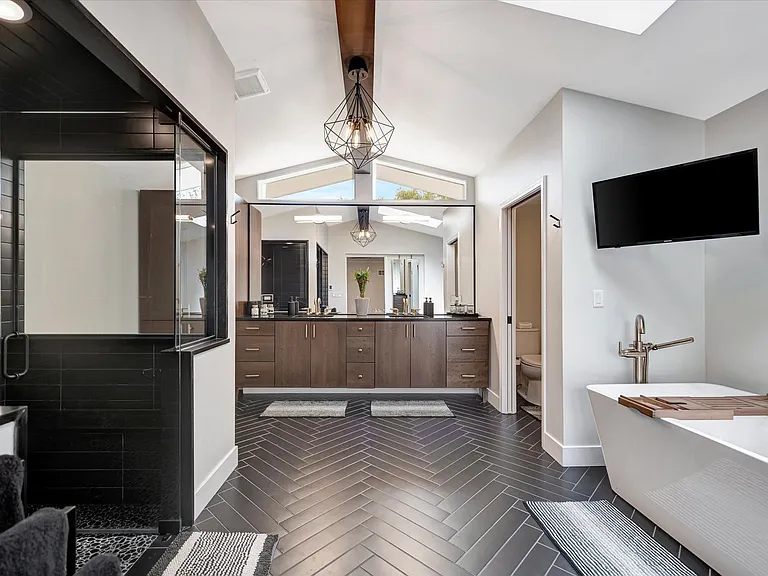 102 Greencroft Dr — Photo 30