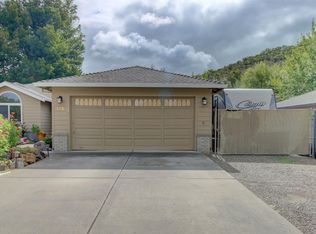 176 Meadow View Dr, Phoenix, OR 97535