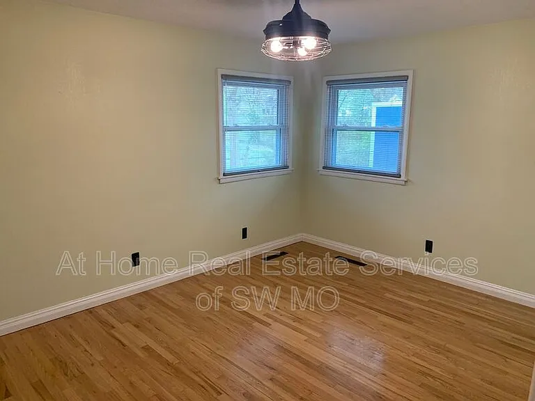 2322 E Langston St — Photo 11