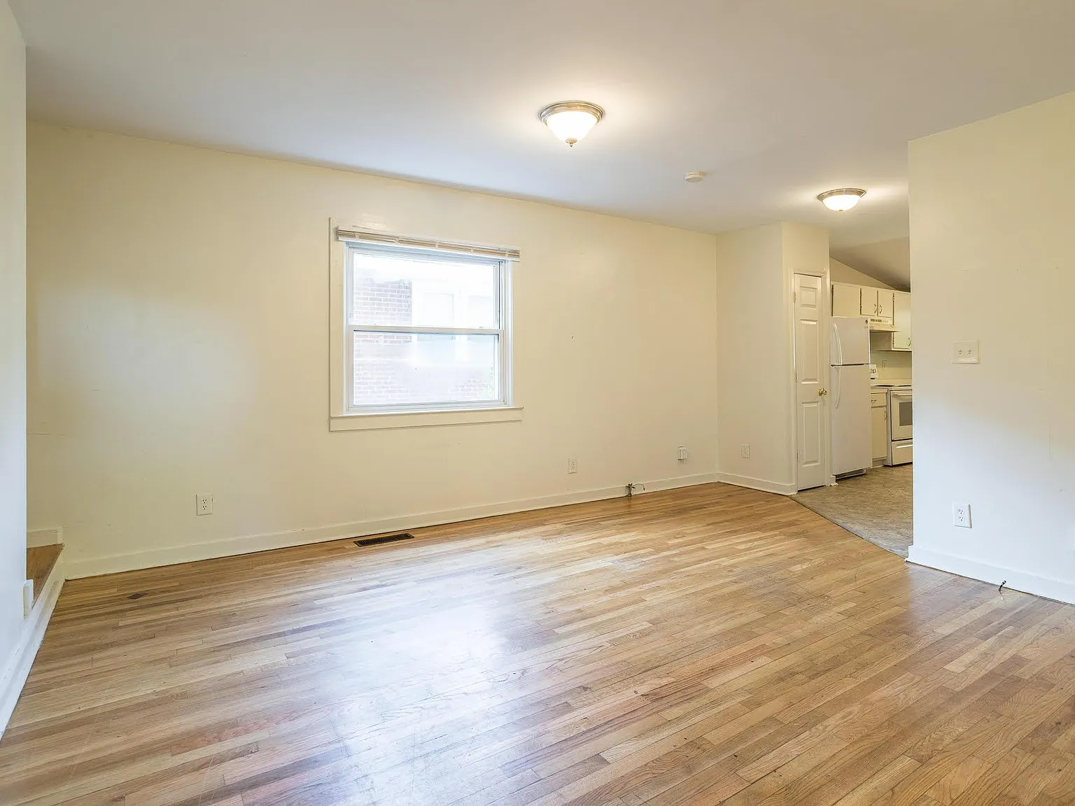 903 Onslow St — Photo 3
