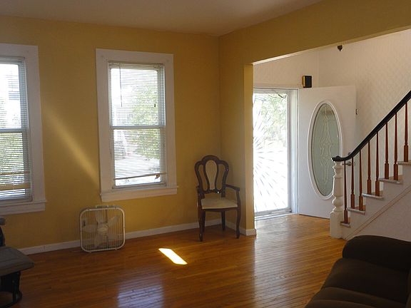 4th image of 90 Osgood Ave