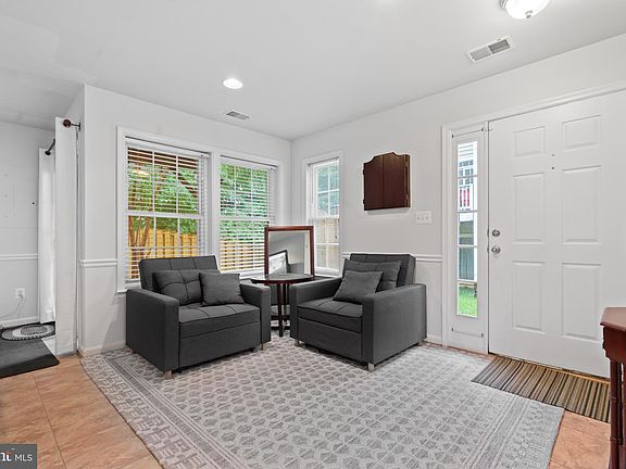 3rd image of 9648 Potters Hill Cir