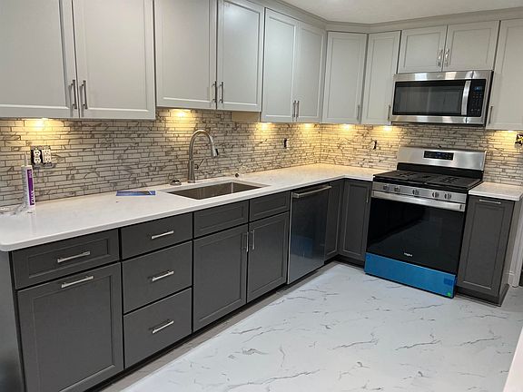3rd image of 2903 Hilltop Dr