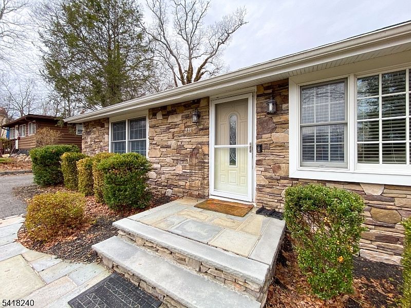 1st image of 28 Woodside Dr