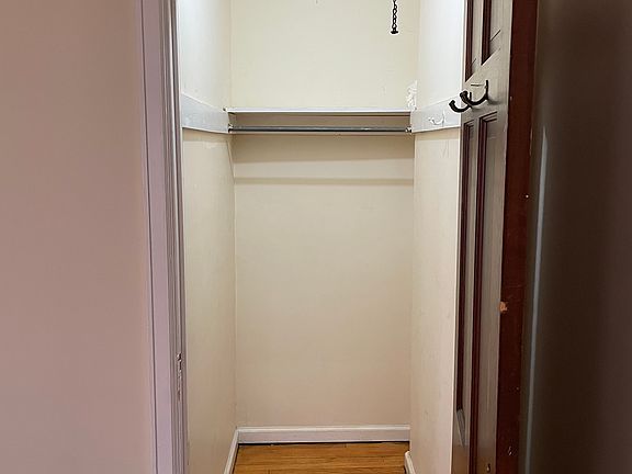 3rd image of 5615 Winthrop Ave