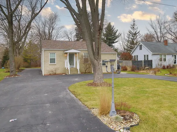 38238 N De Woody Rd, Beach Park, IL 60087