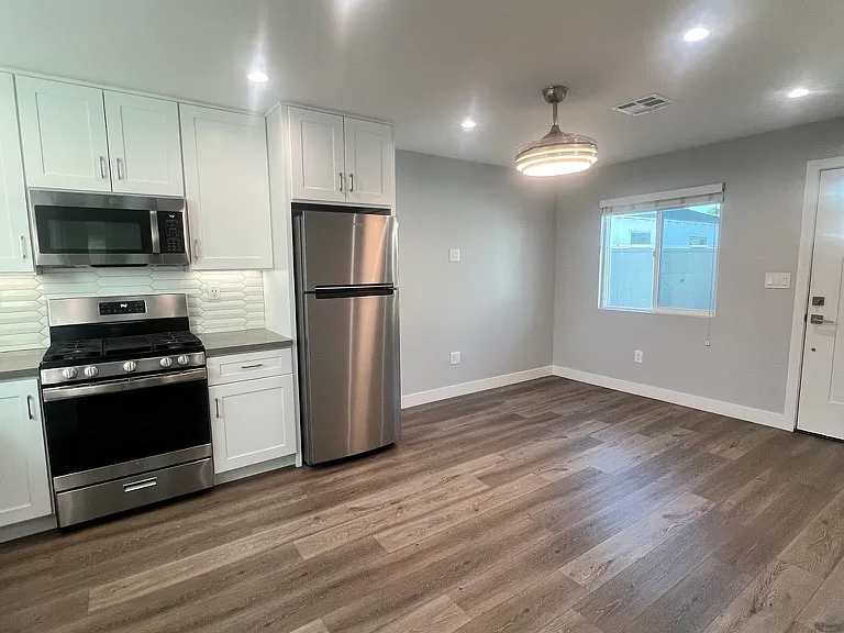 534 N Florence St — Photo 3