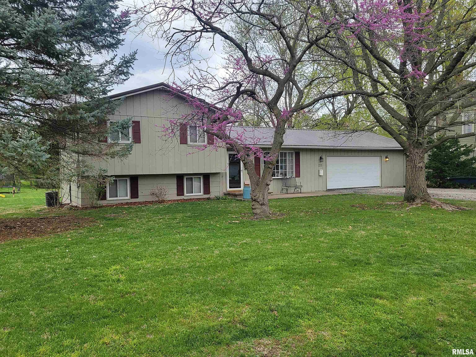 211 Cherry St, Carthage, IL 62321 Zillow