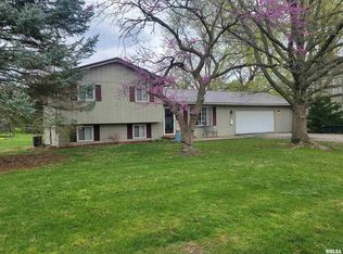 211 Cherry St, Carthage, IL 62321