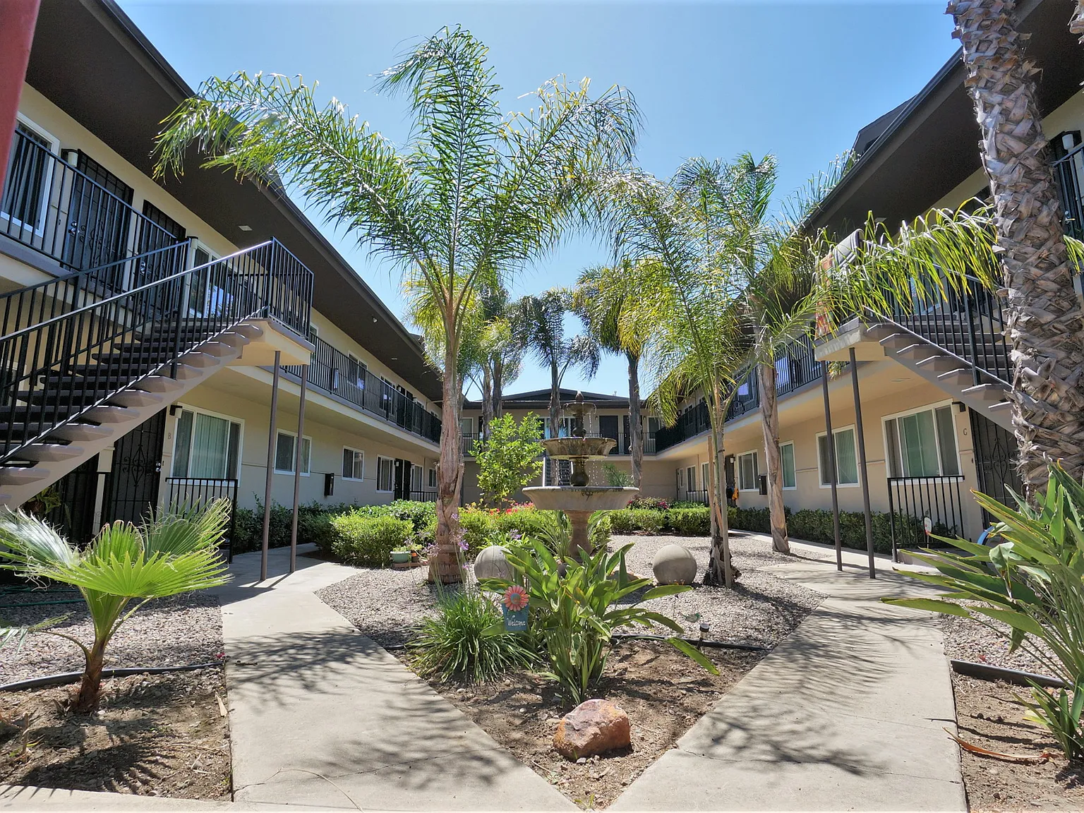 1 bed, 725 sqft, $1,800 — Photo 2