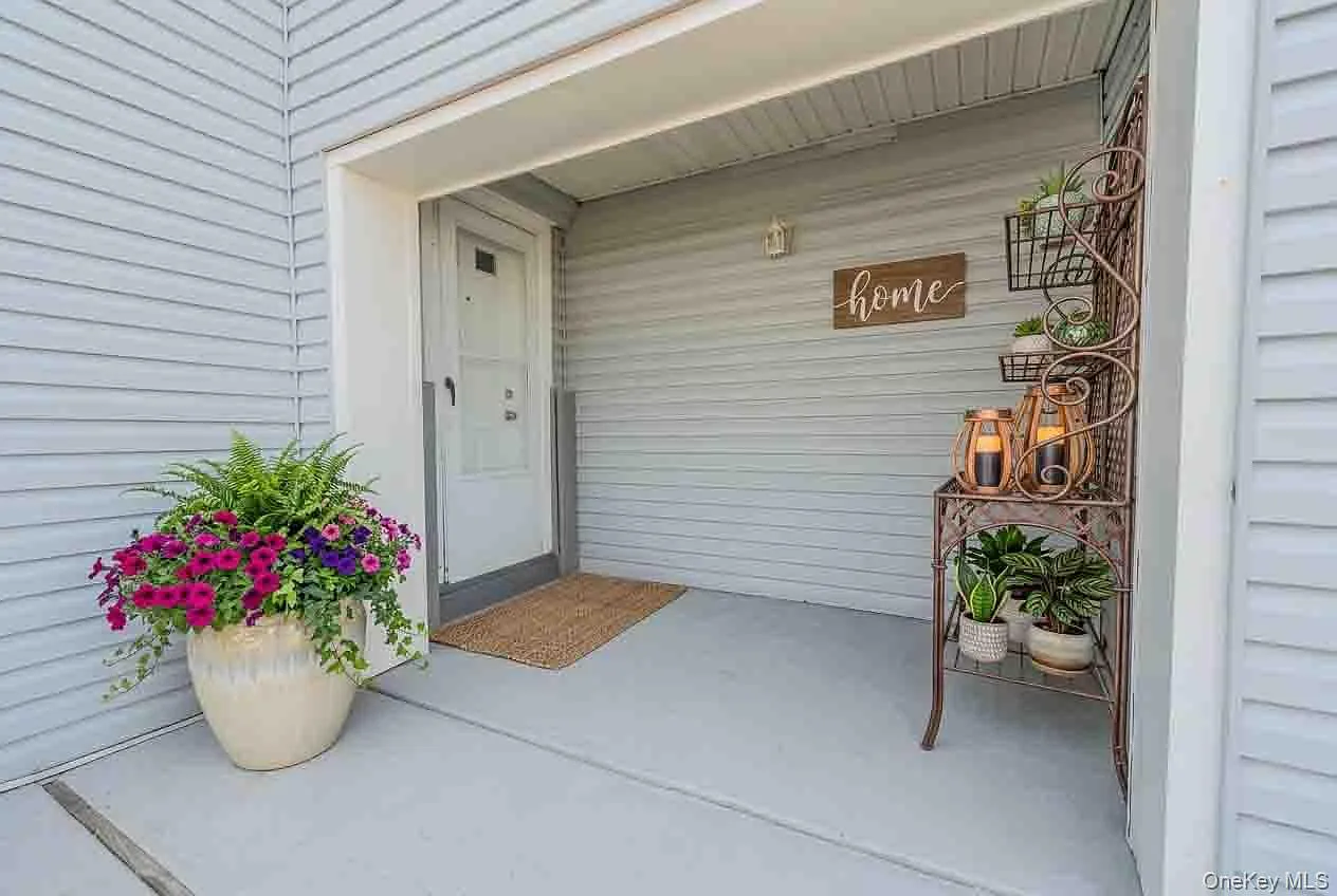 2 bed, 1.0 bath, 1300 sqft, $4,000 — Photo 4