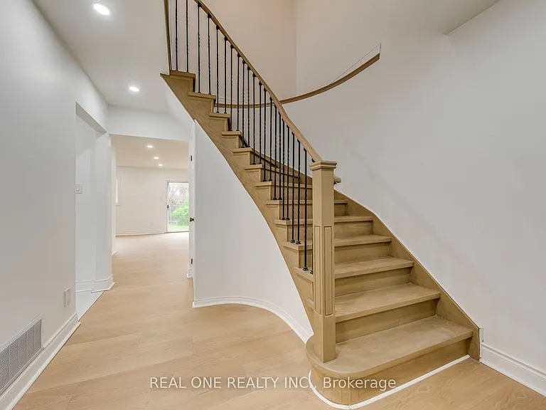 655 Paragon Pl E — Photo 8