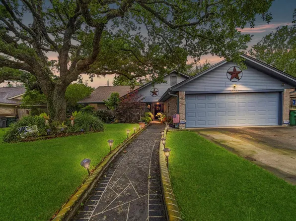 1111 Taos Dr, Victoria, TX 77904