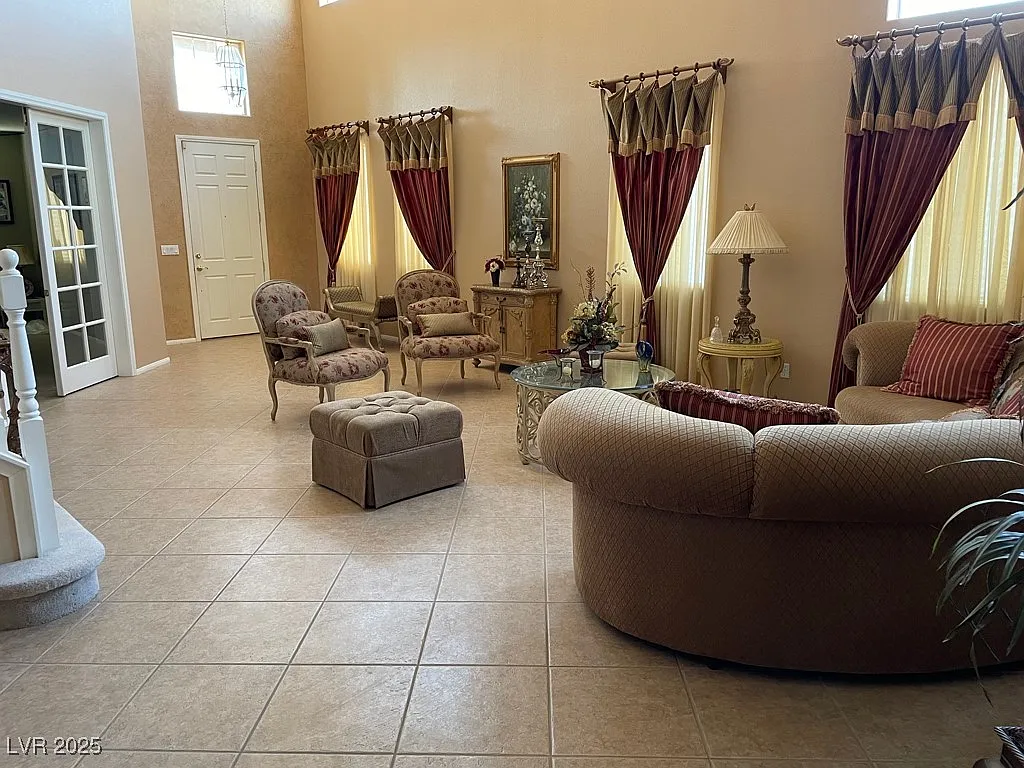4 bed, 3.0 bath, 3401 sqft, $5,000 — Photo 4
