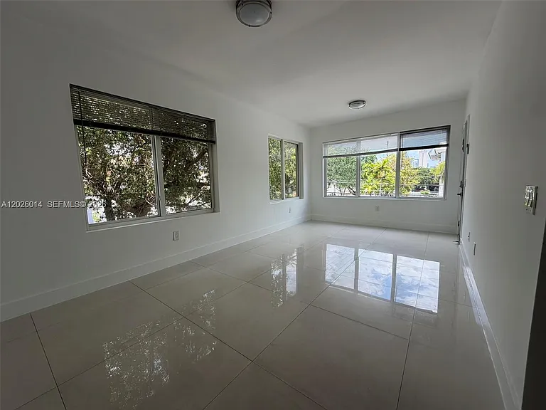 44 NW 10th Ave #3 — Photo 5