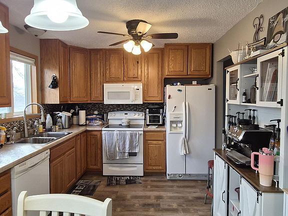 4th image of 1667 2nd Ave E
