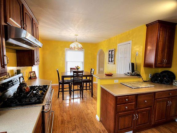3rd image of 1527 McKinley Ave