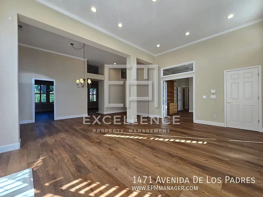 3/2.5 Home + Office with 2219SF of Beautifully Updated Home with Community Park - Pets Negotiable — Photo 3